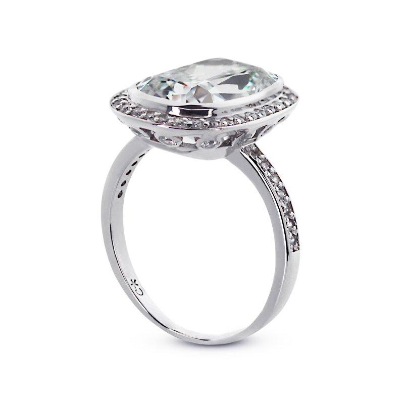 Cushion Grand Borderset Ring