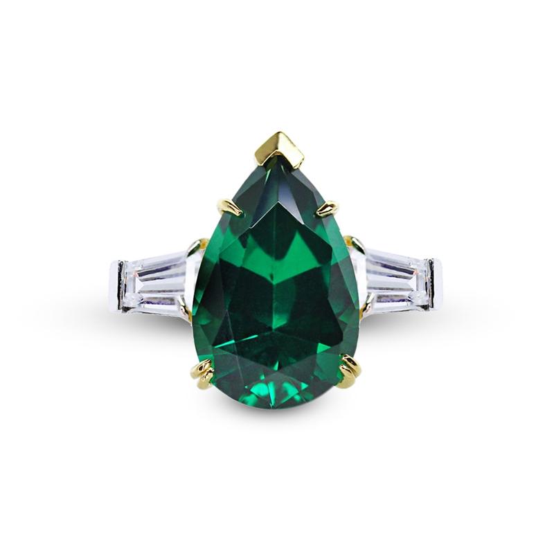 Magnificent Pear Cut in Emerald