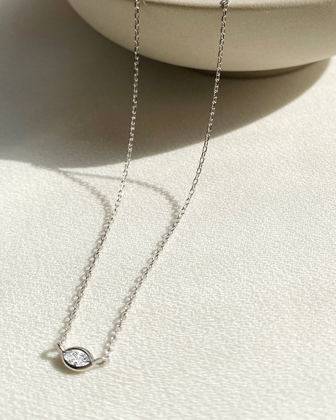 Dixie Necklace 9K White Gold