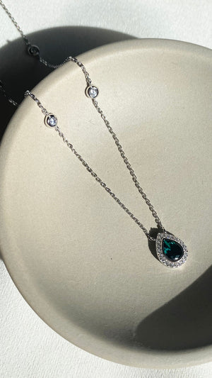 Emile Emerald Green Necklace Silver