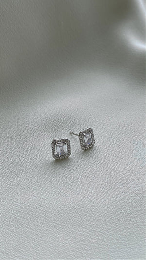 Eton Border Studs